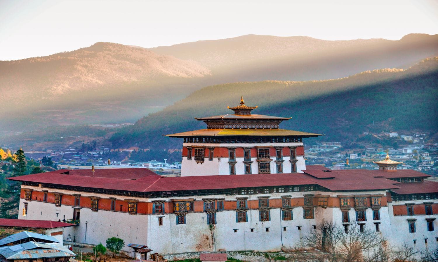 bhutan, como uma bhutan, luxury wellness travel, hiking expedition